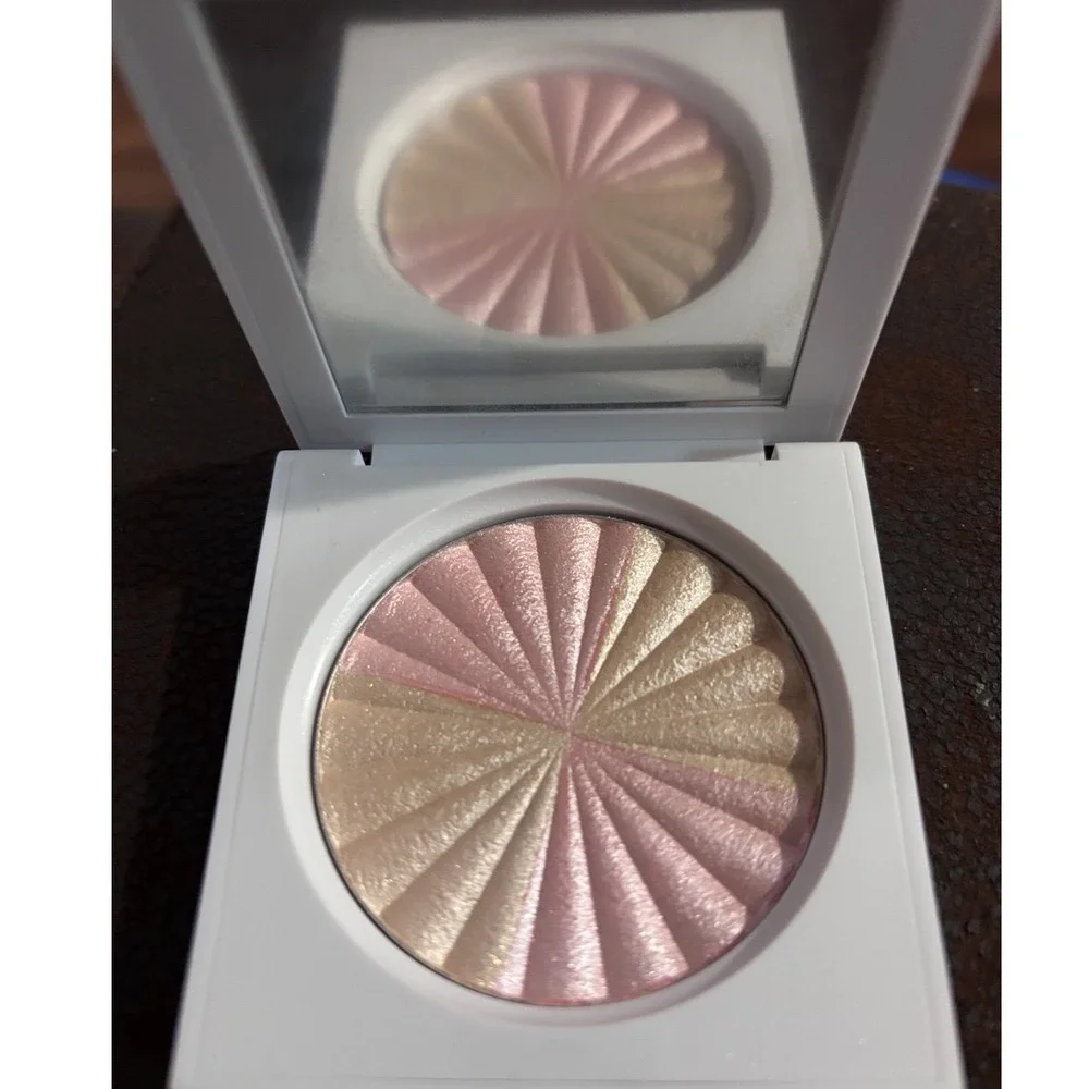 Ofra Highlighter in March Beauty Word new